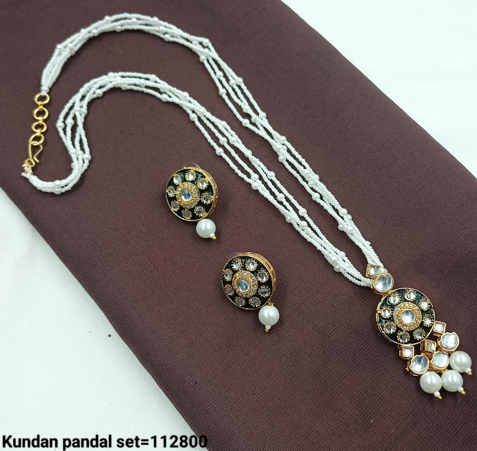 Royal Kundan Jewelry Set with Statement Pendant